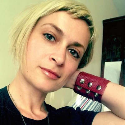 Ella era Halyna Hutchins, estrella de la fotografía que Alec Baldwin mató por accidente