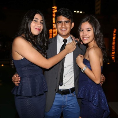 Alegre velada juvenil en honor a la quinceañera