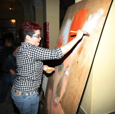 Reunión de artistas en evento 'Mujeres, nuevas historias”