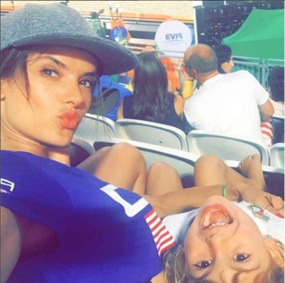 Alessandra Ambrosio, la mamá más sexy de la industria del modelaje