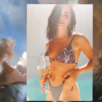 Actriz argentina, Lali Espósito, incendia las redes con sexys poses en bikini