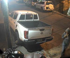 Las autoridades analizarán el video para identificar y ubicar al sospechoso de robo.