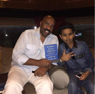 El niño millonario de Dubai que presume fotos con famosos