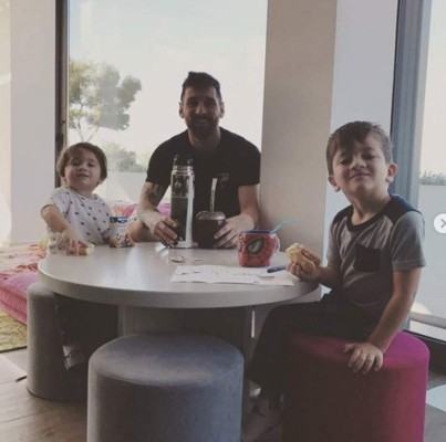 ¿Cuál de los tres hijos del astro del Barcelona, Leo Messi, será igual que él?