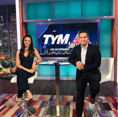 Hondureña Ana Jurka celebra premio Emmy que ganó junto al equipo de Deportes Telemundo