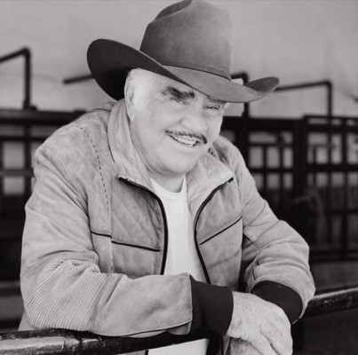 Su primer sueldo, sus empleos antes de la fama y sus trajes: lo que no sabías de Vicente Fernández