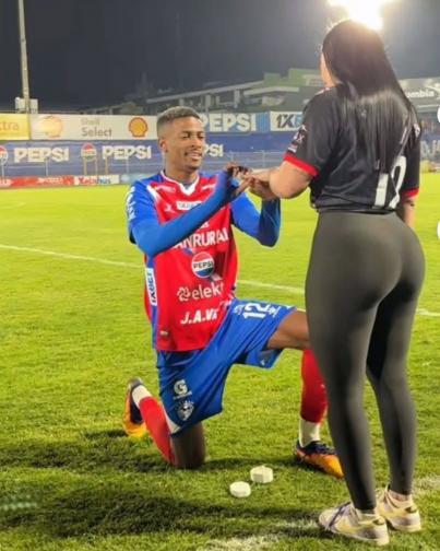 ¿Quién es la linda modelo que dejó plantado a futbolista tico tras haberse comprometido?