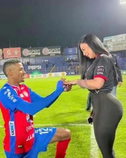 ¿Quién es la linda modelo que dejó plantado a futbolista tico tras haberse comprometido?