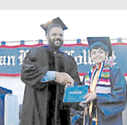 Con 11 años logra graduarse de la universidad