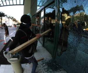 Hace una semana en una protesta liderada por Manuel Zelaya Rosales fueron ocasionados diversos daños en negocios de la capital de Honduras, entre ellos el hotel Marriot. Foto: Archivo/ EL HERALDO