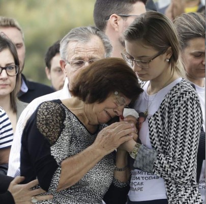 En ciudad enlutada, sepultan a presidente del Chapecoense