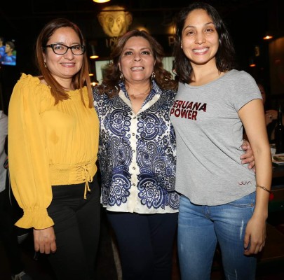 Cariñoso festejo para Pilar por su cumpleaños