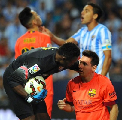 VIDEO: Weligton toma del cuello a Messi