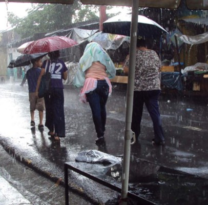Dos muertos acumulan lluvias en El Salvador