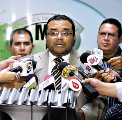 Fiscales rechazan atribuciones de decreto