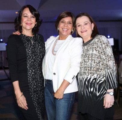 Selectos invitados disfrutaron de glamurosa pasarela