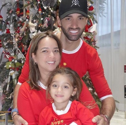 FOTOS: Famosos que recibieron la Navidad en pijama junto a su familia