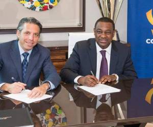 A Aaron Davidson (izquierda), se le señaló en múltiples esquemas criminales, incluido el pago y acuerdo para pagar sobornos por 14 millones de dólares.