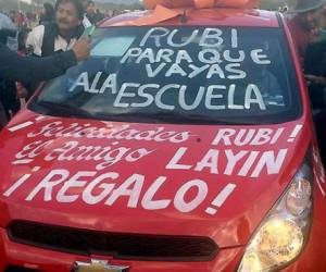El automóvil que recibió Rubí está valorado en 130 mil pesos mexicanos, según declaraciones que recoge el medio Editorial Cinco, foto: Twitter.