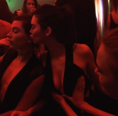 Kendall Jenner se deja manosear