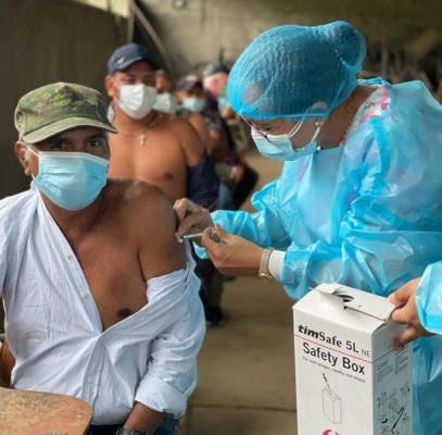 Así se desarrolla la segunda jornada del 'Vacunatón' en siete departamentos de Honduras