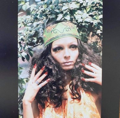 Ana Martín se convierte en 'reina de Twitter' tras publicaciones icónicas de su juventud