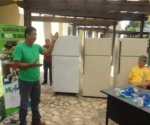 Una de las medidas que emplea la unidad ambiental es la de readaptar la maquinaria que varía entre refrigeradoras, aires acondicionados y sistemas de refrigeración para luego donarlas a instituciones que requieran de equipos de esta categoría.