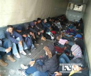 El Instituto Nacional de Migración de México dijo el viernes que el tráiler fue encontrado cerca de Ciudad Camargo, al otro lado de la frontera con Rio Grande City, en Texas.