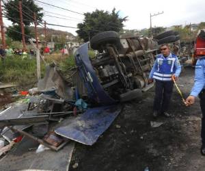 En los principales ejes carreteros se han registrado accidentes de tránsito que han dejado decenas de personas heridas.