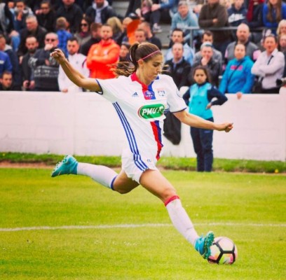 Candente video de la futbolista Alex Morgan deja poco a la imaginación