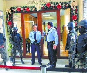 Un despliegue policial se diseminó en la CSJ durante la estadía de los hermanos Valle Valle y su traslado.