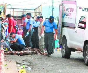 Al menos 74 casquillos de bala encontraron en la escena del crimen, donde quedaron tendidos los cadáveres de las víctimas de esa matanza, foto: El Heraldo.