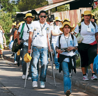Miles de jóvenes hondureños católicos piden un alto a la violencia y desarme general