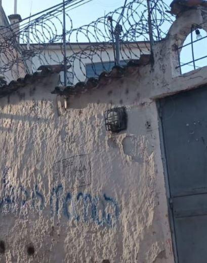 Escaló el muro e ignoró la serpentina, pero una descarga lo mató: identifican a presunto ladrón que murió electrocutado en La Leona