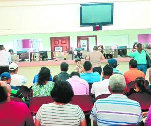 Son 78,300 personas de la tercera edad los primeros en retirar el efectivo de sus excedentes. Entre este grupo se distribuirán 560 millones de lempiras en los próximos cuatro meses.