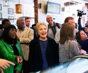 La candidata demócrata Hillary Clinton y el republicano Donald Trump se adjudicaron importantes triunfos