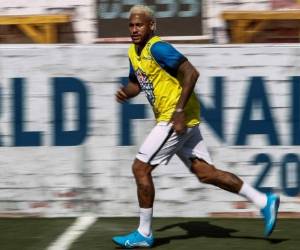 Praia Grande, Sao Paulo (Estado), Brasil: TOPSHOT - La estrella del fútbol brasileño Neymar se presenta en el torneo de fútbol de cinco jugadores para su organización benéfica Neymar Junior Project Institute, en Praia Grande, Sao Paulo, Brasil, el 13 de julio de 2019. / AFP / Miguel SCHINCARIOL