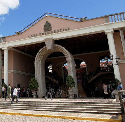 Honduras: Desaparecen cinco ministerios