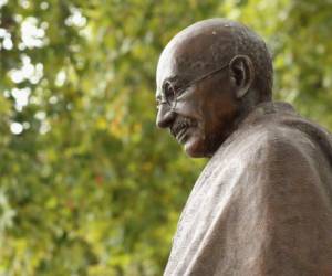 El pensamiento de Gandhi. Las semillas se pueden aplastar y pisotear, pero tarde o temprano germinan, dan espigas que alimentan.