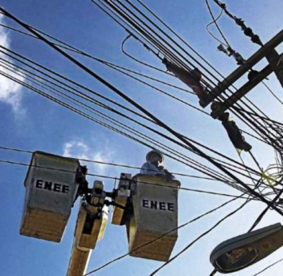 Colonias sin energía en Tegucigalpa y San Pedro Sula