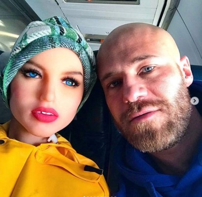 Yuri Tolochko, el actor y fisicoculturista que se casará con su muñeca