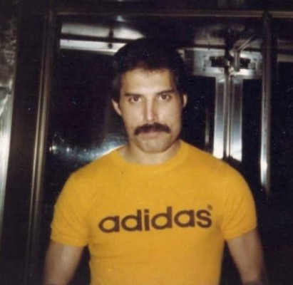 La vida del inolvidable cantante Freddie Mercury contada en fotografías