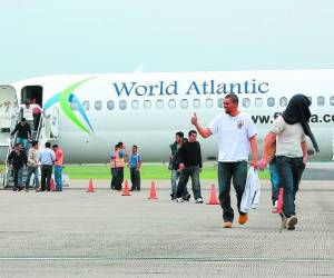 El pasado viernes más de 50 compatriotas llegaron deportados al aeropuerto Ramón Villeda Morales.