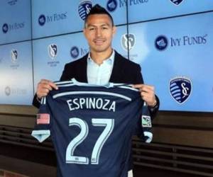 El volante hondureño, Roger Espinoza, vuelve al Sporting Kansas de la MLS.