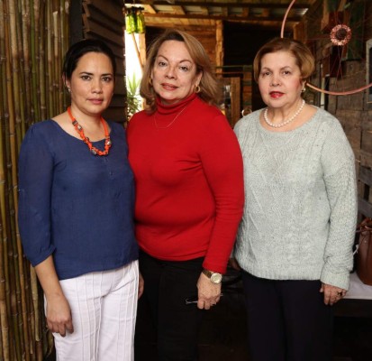 Tarde de té para planificar actividades filantrópicas