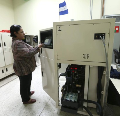 El ministro de Finanzas promete solucionar crisis en el RNP