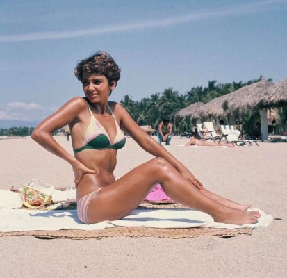 Ana Martín se convierte en 'reina de Twitter' tras publicaciones icónicas de su juventud