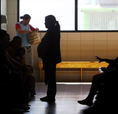 Honduras: Con gran lista de insumos reciben en el IHSS a parturientas