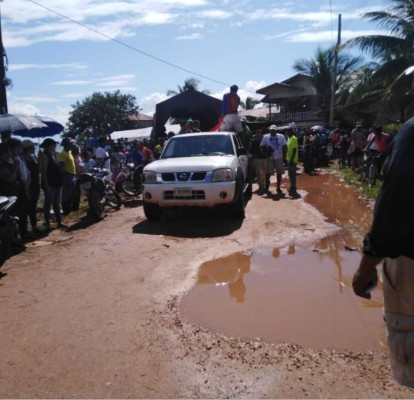 Sepultan restos de comunicador social y a su esposa asesinados en Puerto Lempira (FOTOS)