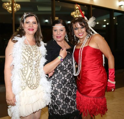 Plumas, lentejuelas y mucho glamour para Margina Valle